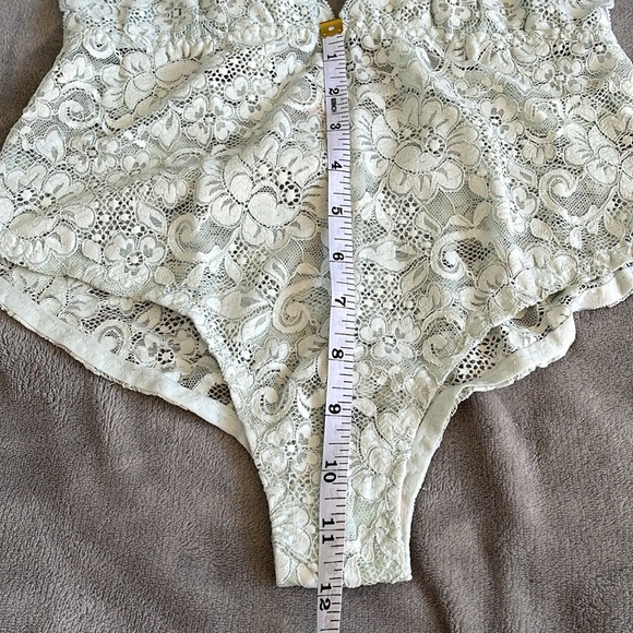 Comin’in HAHt Lace bodysuit - SZ S - something blue - NWT - Picture 13 of 13